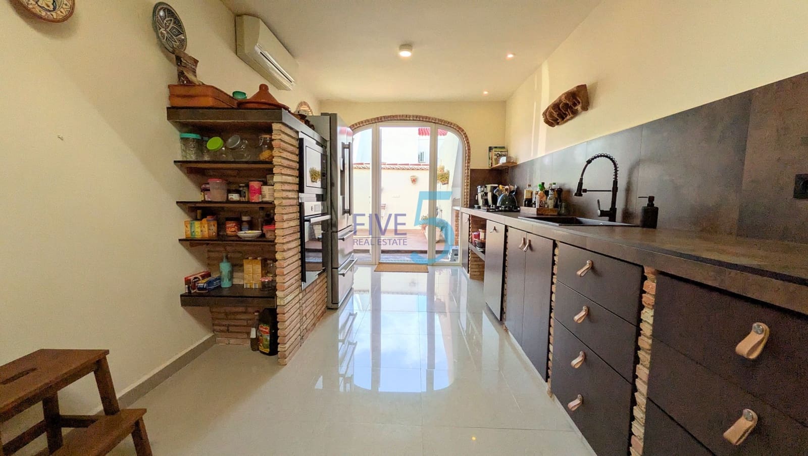 4 sovrum Villa till salu i Torrevieja med pool garage - 399 995 € (Ref: 10174190)