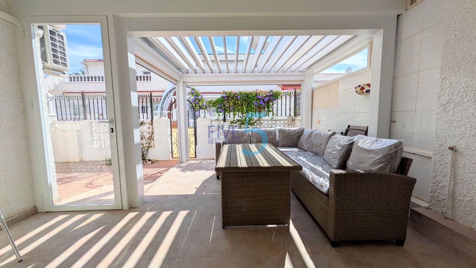3 soverom Hus til salgs i Torrevieja med svømmebasseng garasje - € 145 000 (Ref: 10174247)