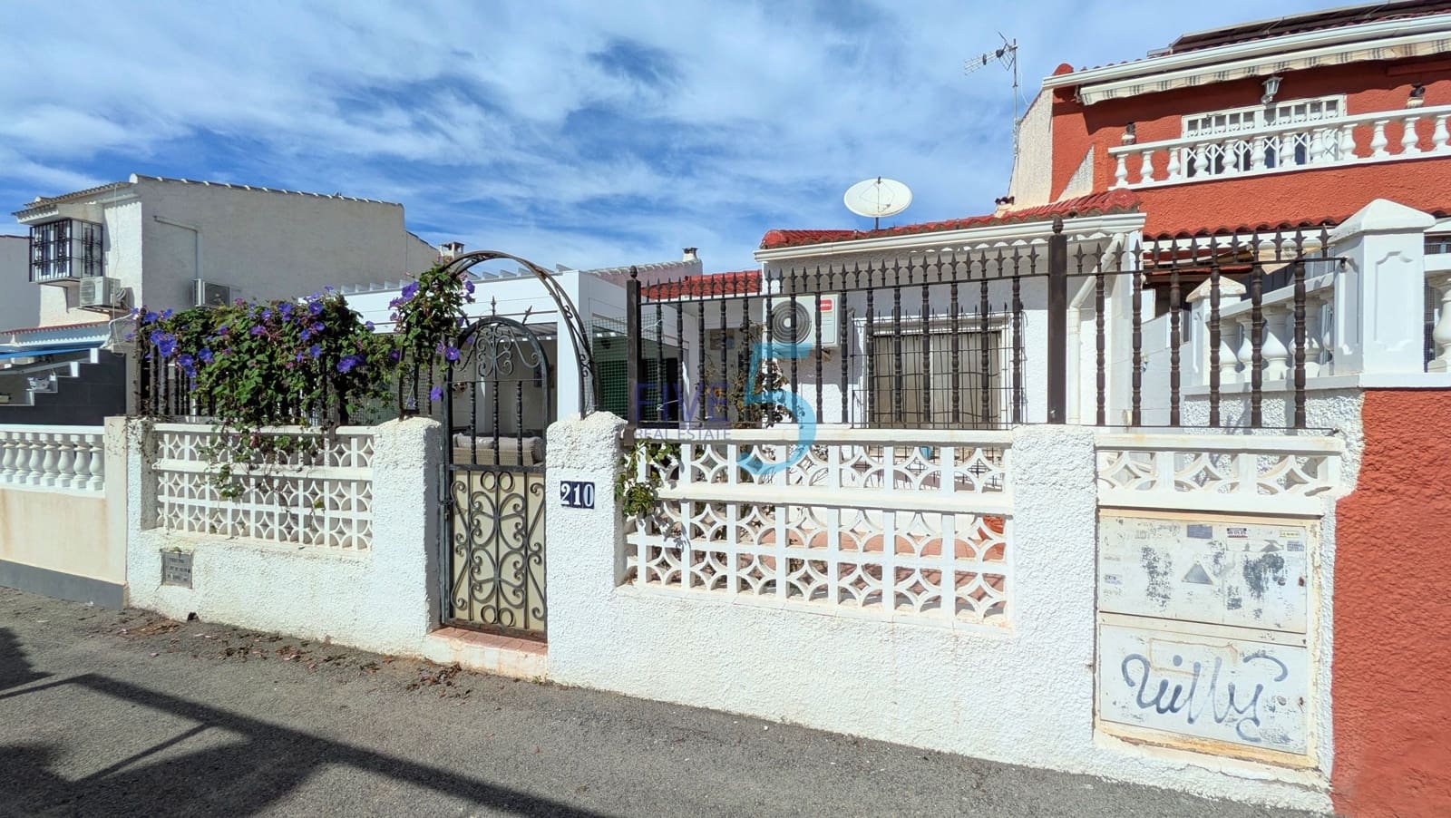 3 soverom Hus til salgs i Torrevieja med svømmebasseng garasje - € 145 000 (Ref: 10174247)