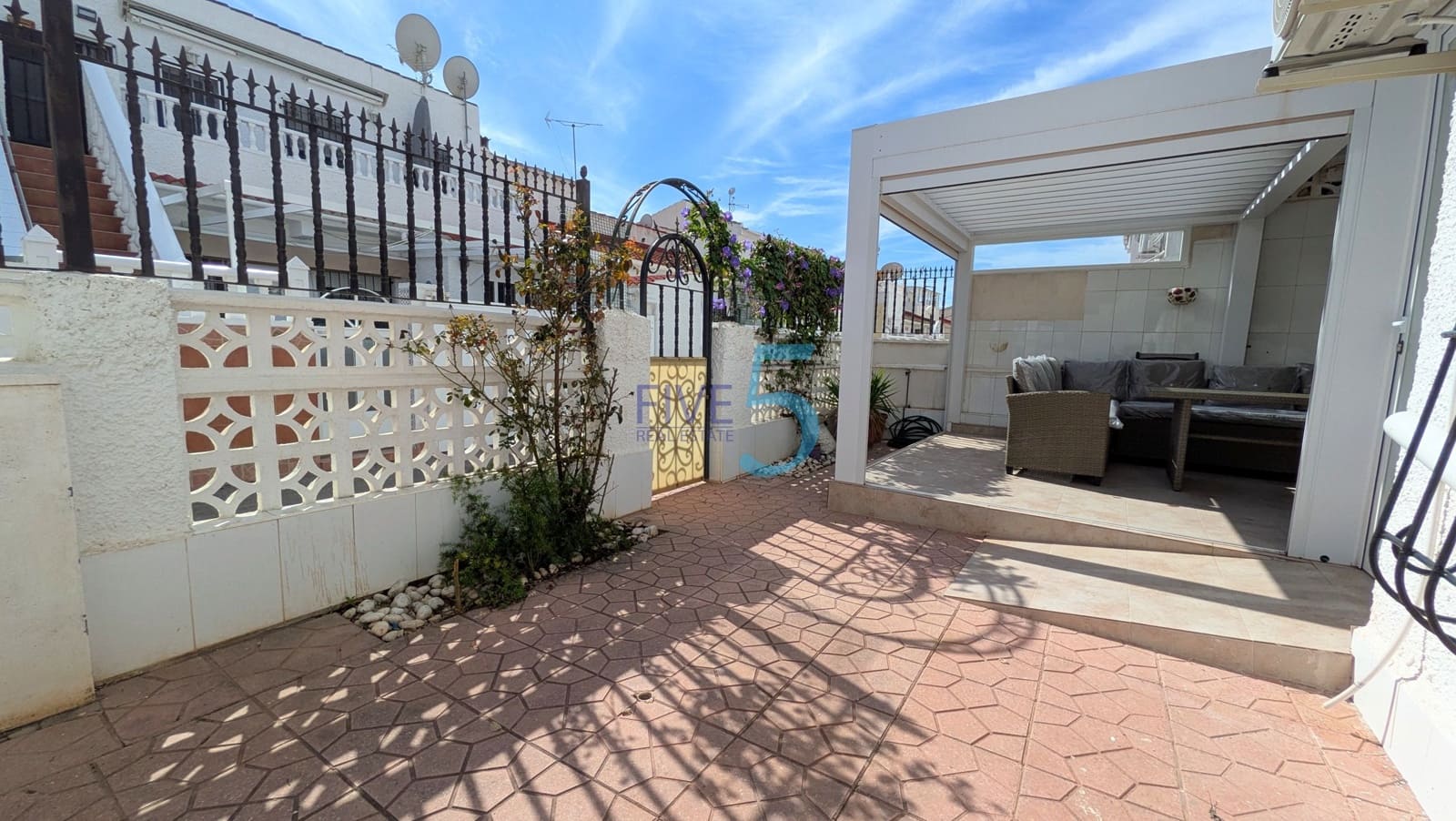 3 soverom Hus til salgs i Torrevieja med svømmebasseng garasje - € 145 000 (Ref: 10174247)