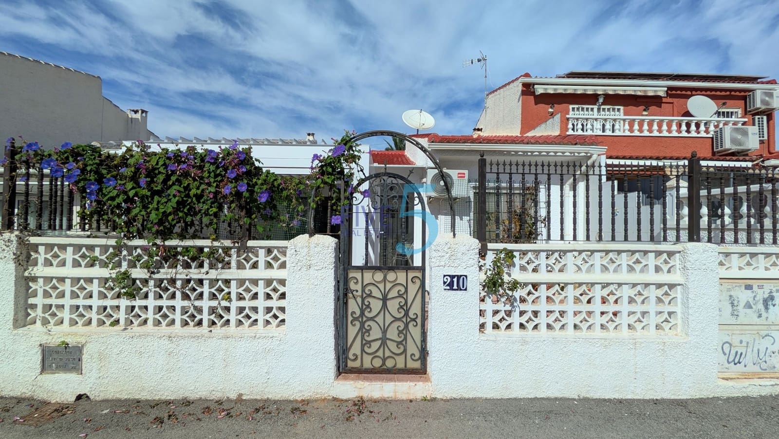 3 soverom Hus til salgs i Torrevieja med svømmebasseng garasje - € 145 000 (Ref: 10174247)