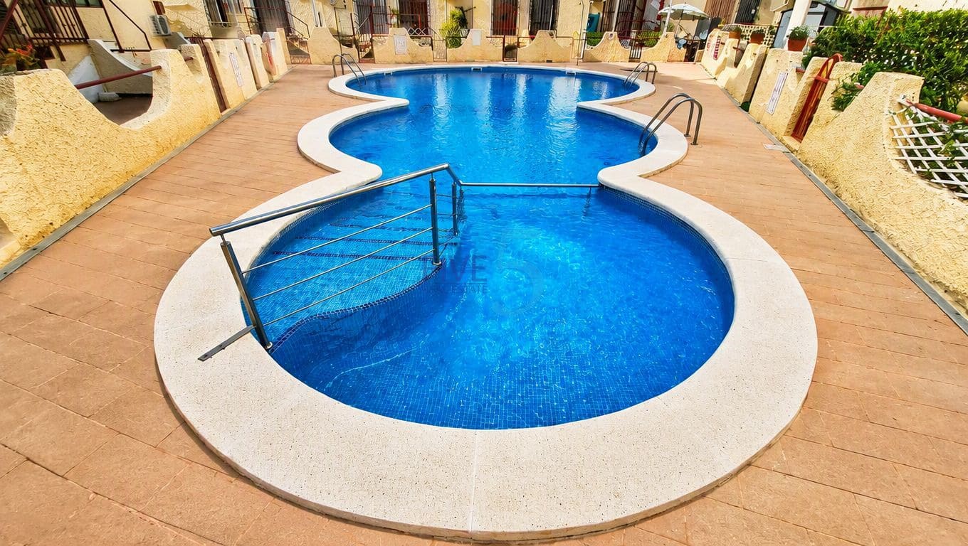 3 chambre Villa/Maison Semi-Mitoyenne à vendre à Guardamar del Segura avec piscine garage - 220 000 € (Ref: 10174248)