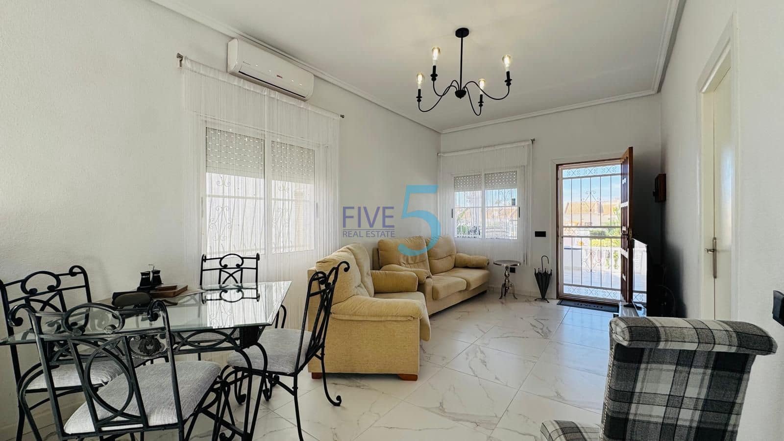 2 soverom Bungalow til salgs i Ciudad Quesada med svømmebasseng garasje - € 199 000 (Ref: 10176165)