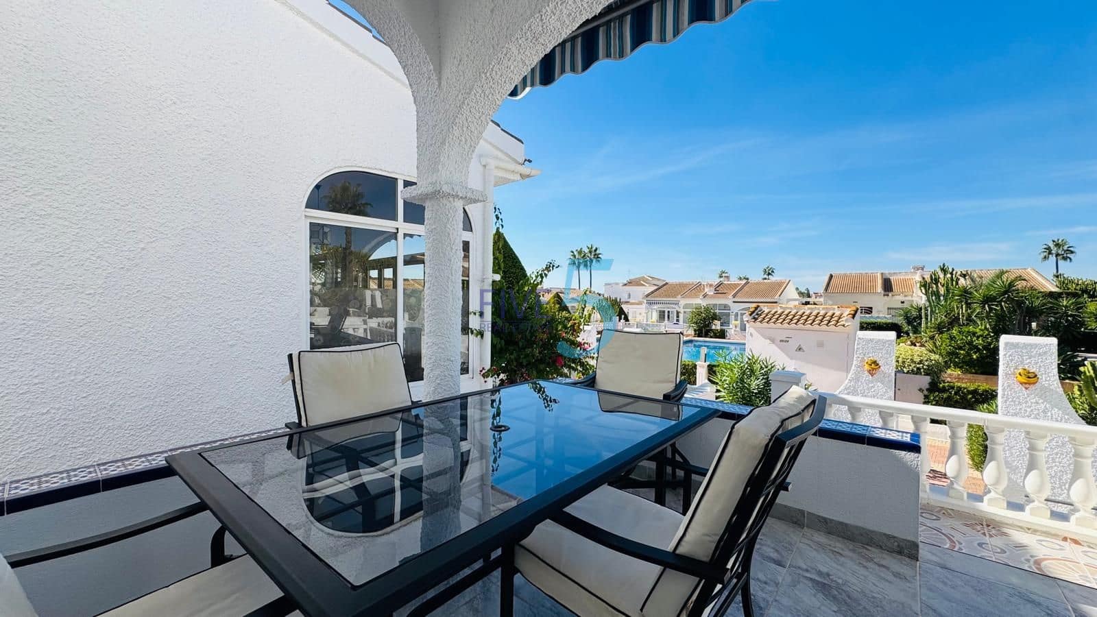 2 bedroom Bungalow for sale in Ciudad Quesada with pool garage - € 199,000 (Ref: 10176165)