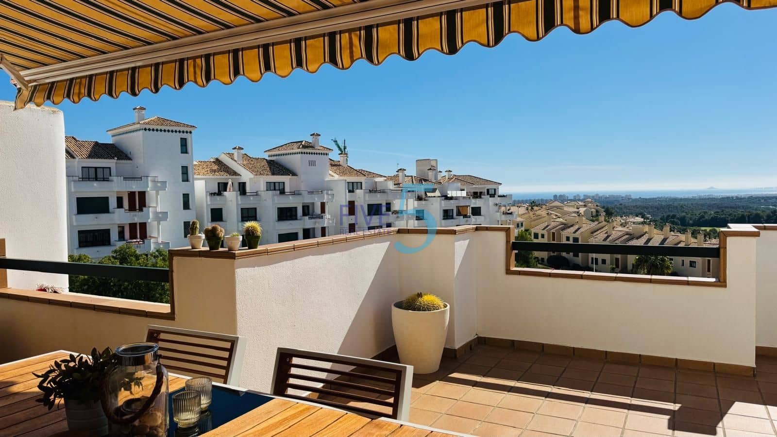 2 soverom Leilighet til salgs i Campoamor med svømmebasseng garasje - € 298 000 (Ref: 10182034)