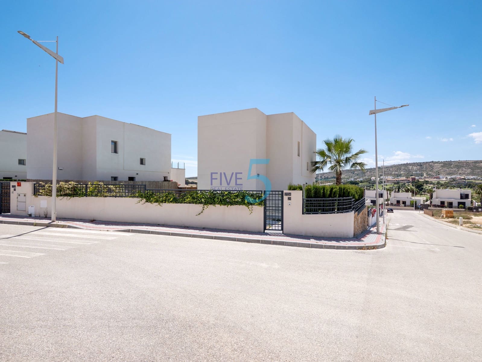 4 bedroom Villa for sale in Algorfa with pool garage - € 690,000 (Ref: 10183290)