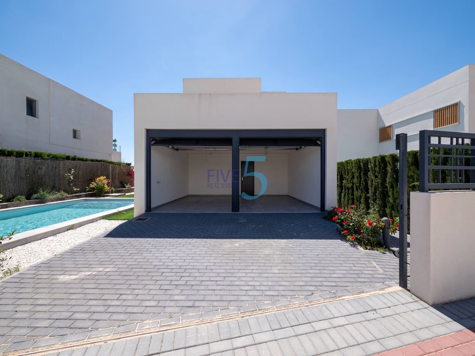 4 bedroom Villa for sale in Algorfa with pool garage - € 690,000 (Ref: 10183290)