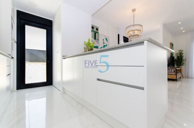 3 soverom Kjedet enebolig til salgs i Alicante by med svømmebasseng - € 405 000 (Ref: 10183299)