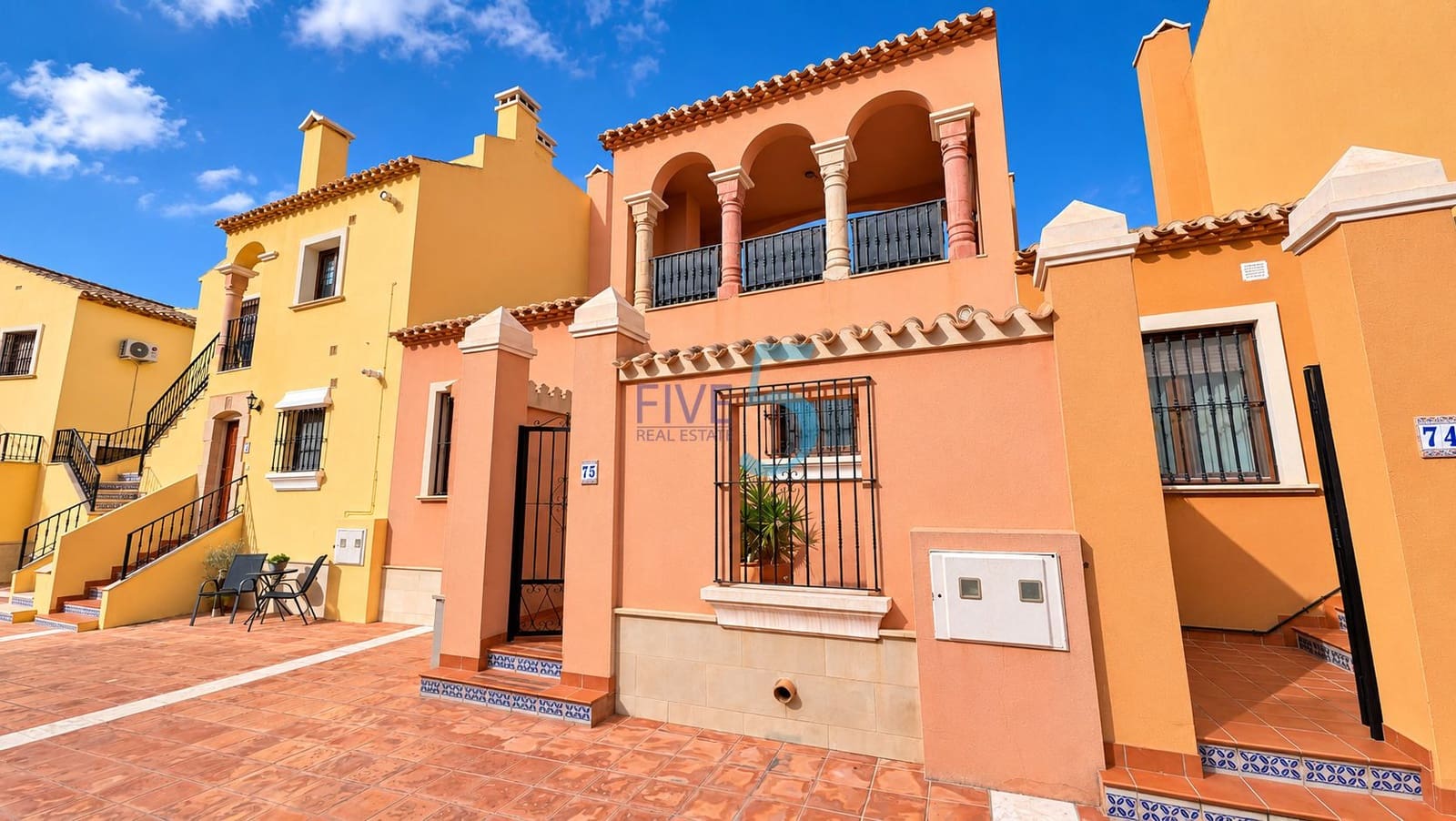 2 bedroom Townhouse for sale in Algorfa with pool garage - € 229,995 (Ref: 10183540)
