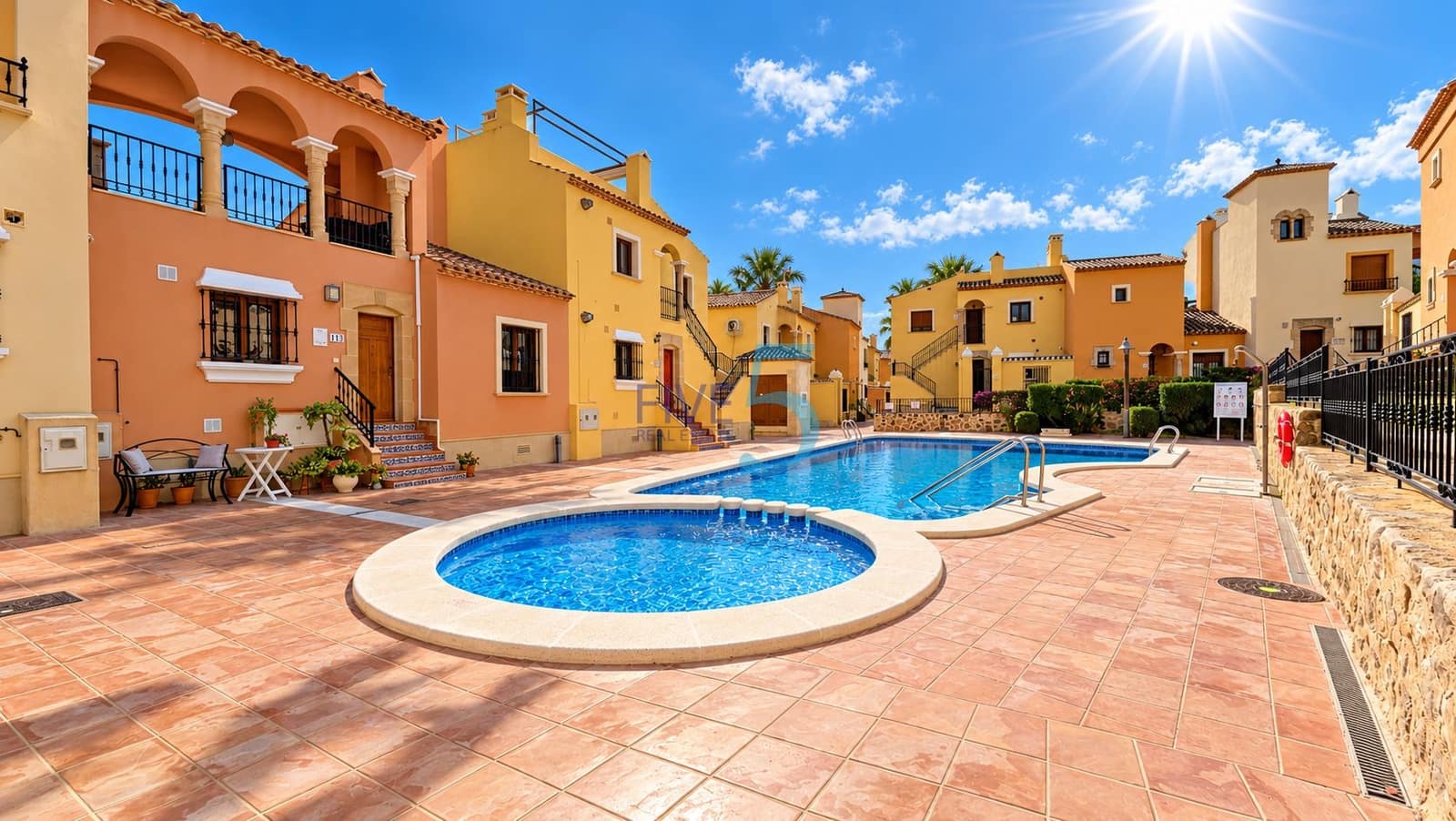 2 bedroom Townhouse for sale in Algorfa with pool garage - € 229,995 (Ref: 10183540)