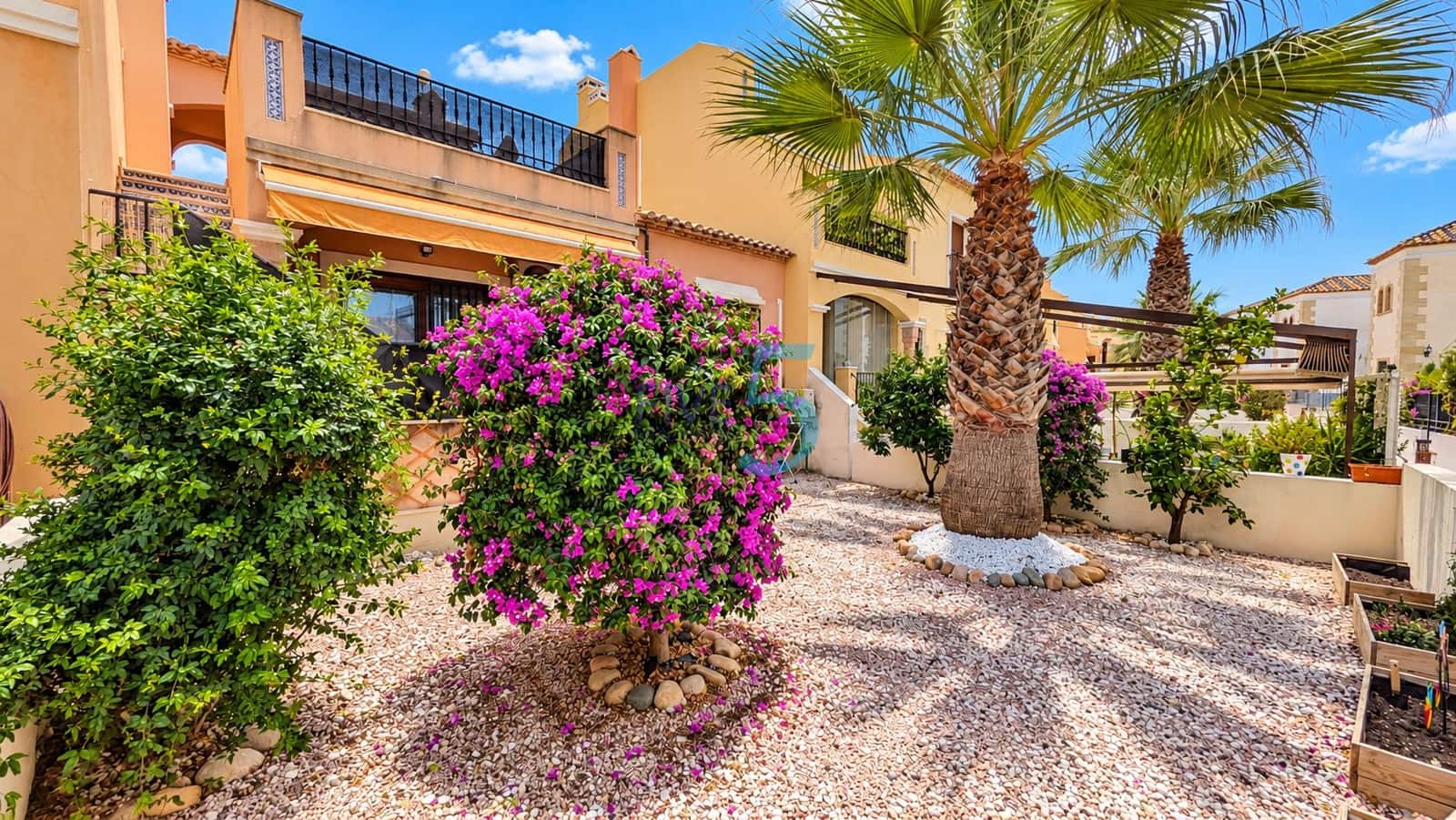 2 bedroom Townhouse for sale in Algorfa with pool garage - € 229,995 (Ref: 10183540)