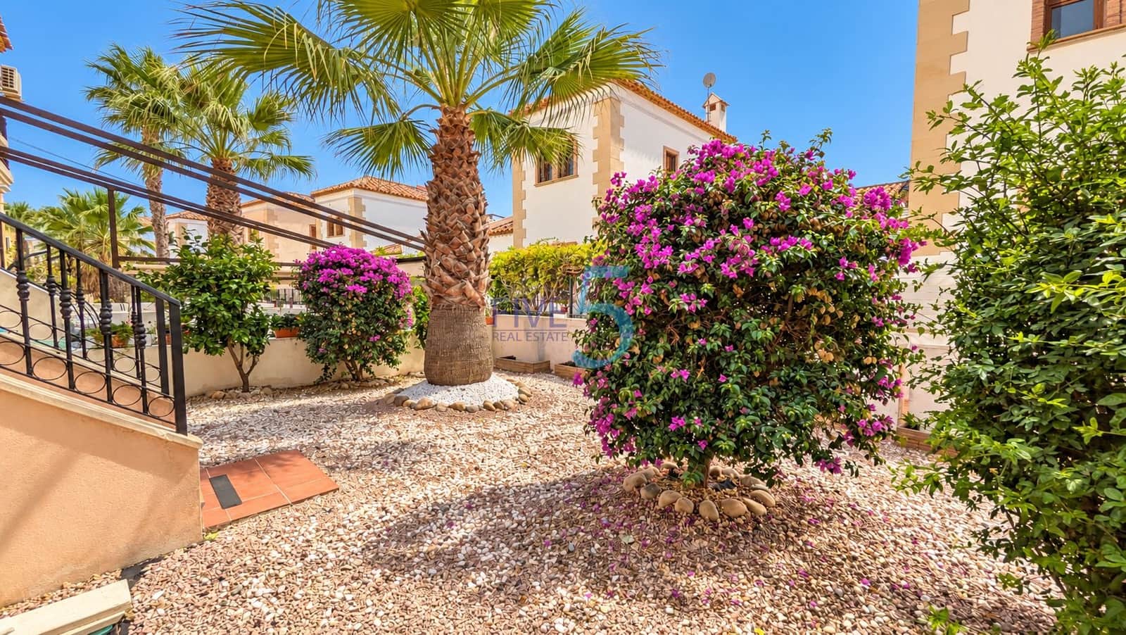 2 bedroom Townhouse for sale in Algorfa with pool garage - € 229,995 (Ref: 10183540)