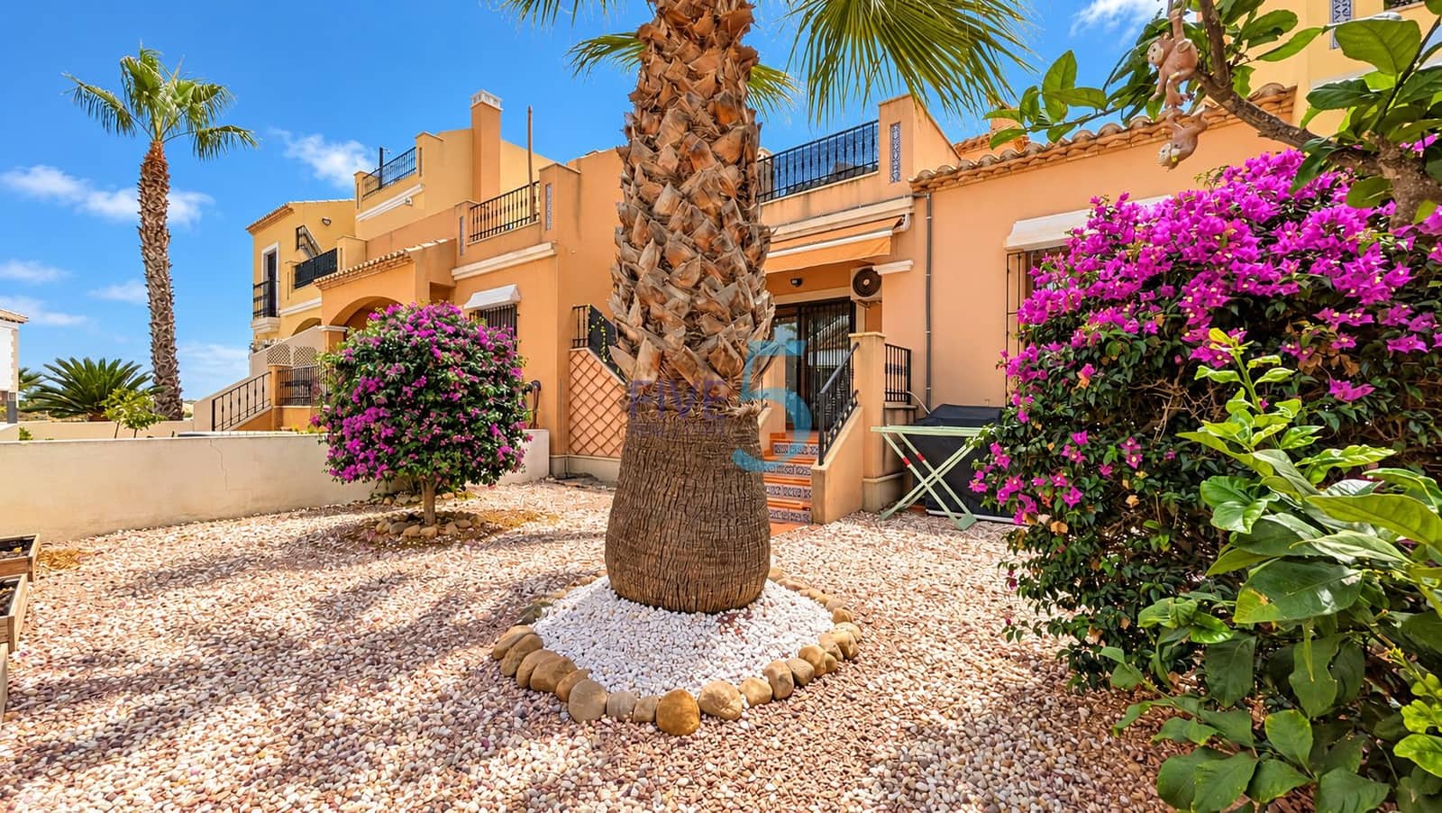 2 bedroom Townhouse for sale in Algorfa with pool garage - € 229,995 (Ref: 10183540)