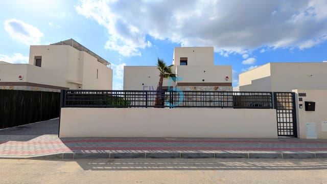 3 bedroom Villa for sale in Algorfa with pool garage - € 610,000 (Ref: 10185974)
