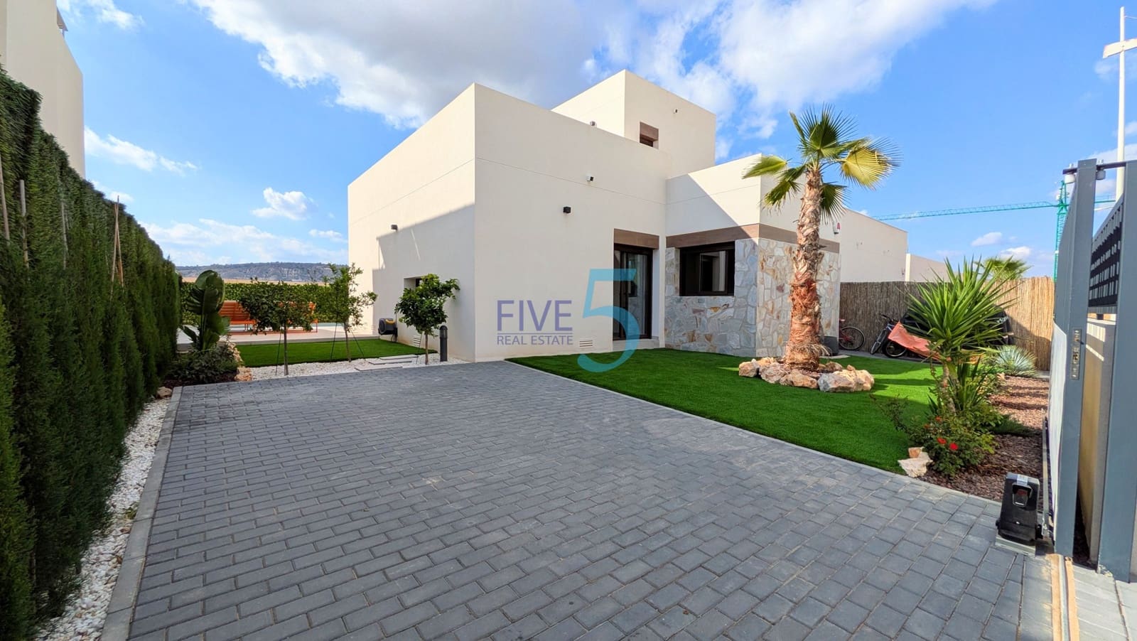 3 bedroom Villa for sale in Algorfa with pool garage - € 610,000 (Ref: 10185974)