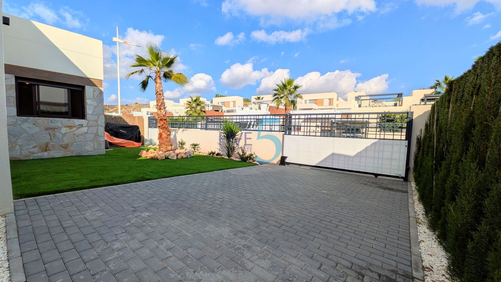 3 bedroom Villa for sale in Algorfa with pool garage - € 610,000 (Ref: 10185974)