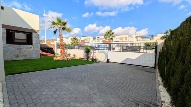 3 bedroom Villa for sale in Algorfa with pool garage - € 610,000 (Ref: 10185974)