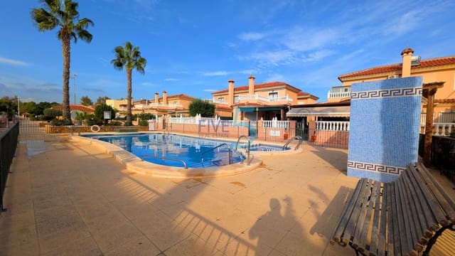 3 quarto Moradia Geminada para venda em Almoradí com piscina garagem - 249 995 € (Ref: 10187643)