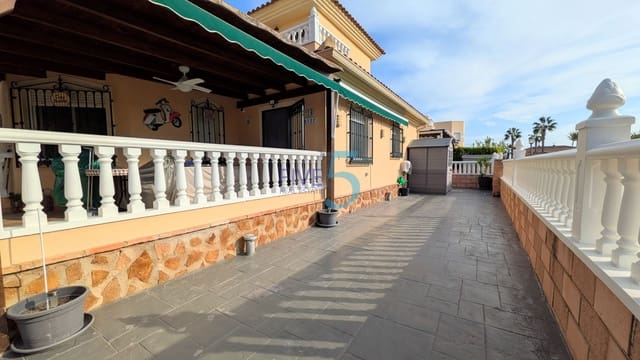 3 quarto Moradia Geminada para venda em Almoradí com piscina garagem - 249 995 € (Ref: 10187643)