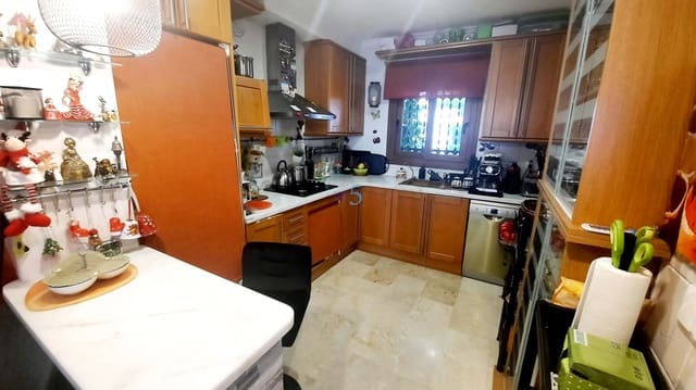 Casa de 2 habitaciones en Villamartin, Orihuela en venta con piscina garaje - 225.000 € (Ref: 6205013)