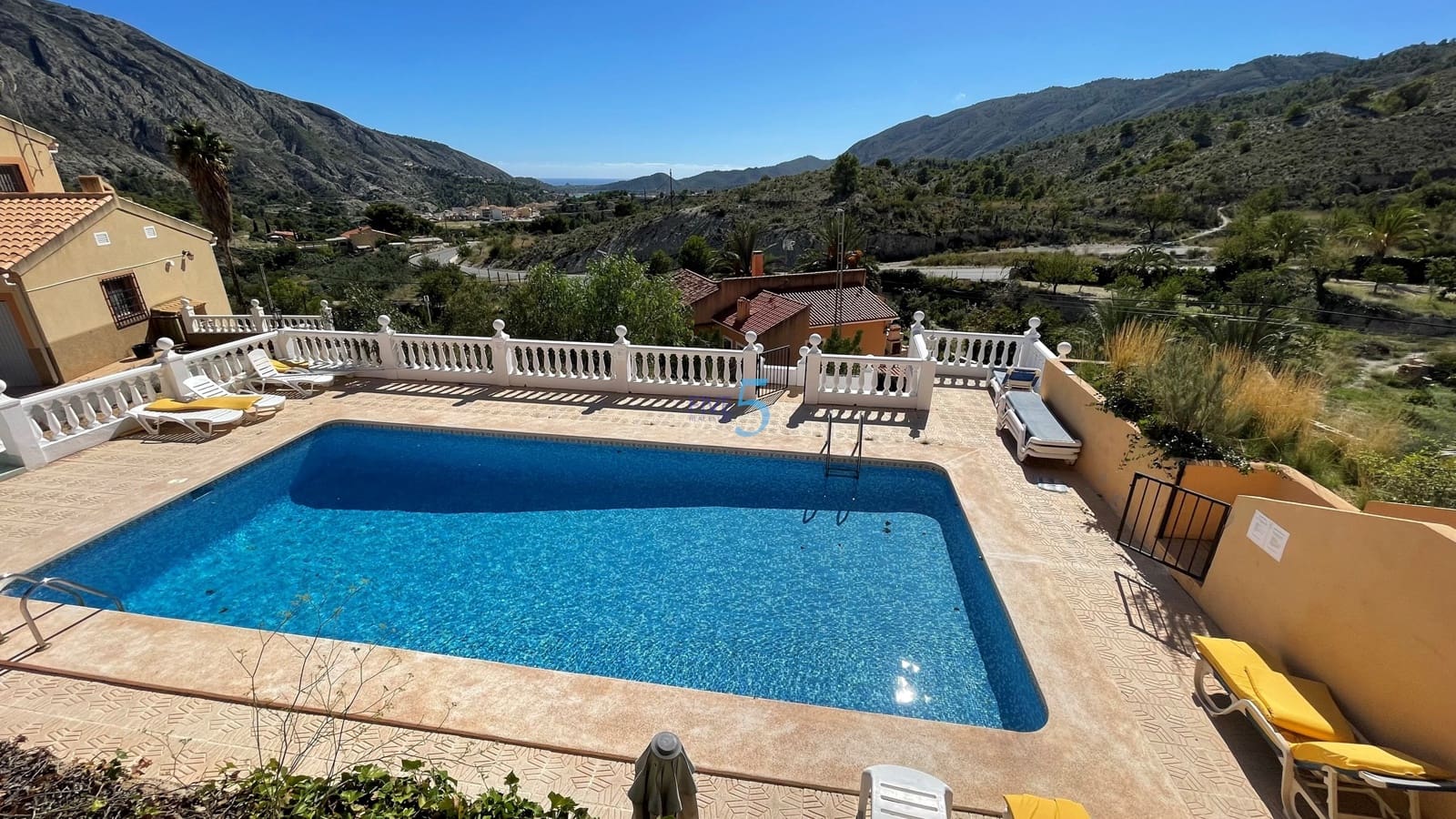 3 bedroom Townhouse for sale in Orxeta with pool garage € 180,000 (Ref 6205175)