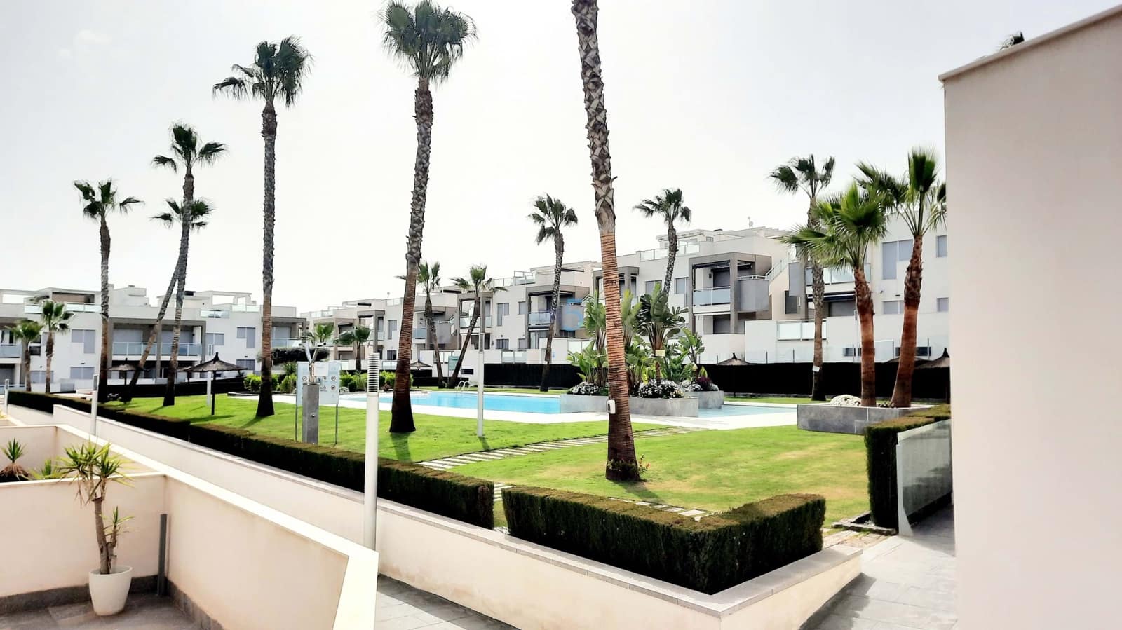 2 soveværelse Lejlighed til salg i Orihuela Costa med swimmingpool garage - € 245.000 (Ref: 6551896)