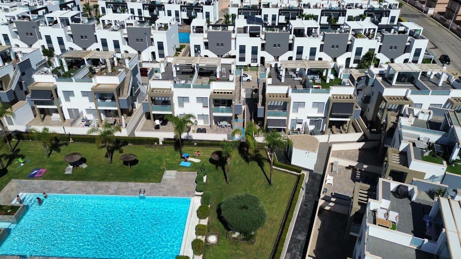 2 soveværelse Lejlighed til salg i Orihuela Costa med swimmingpool garage - € 245.000 (Ref: 6551896)