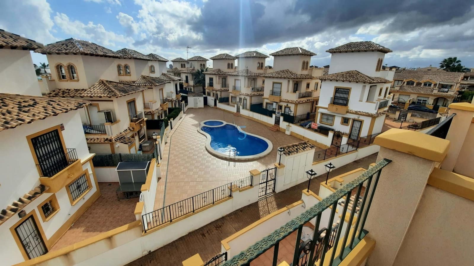 3 soveværelse Byhus til salg i Orihuela Costa med swimmingpool garage - € 183.000 (Ref: 6607715)