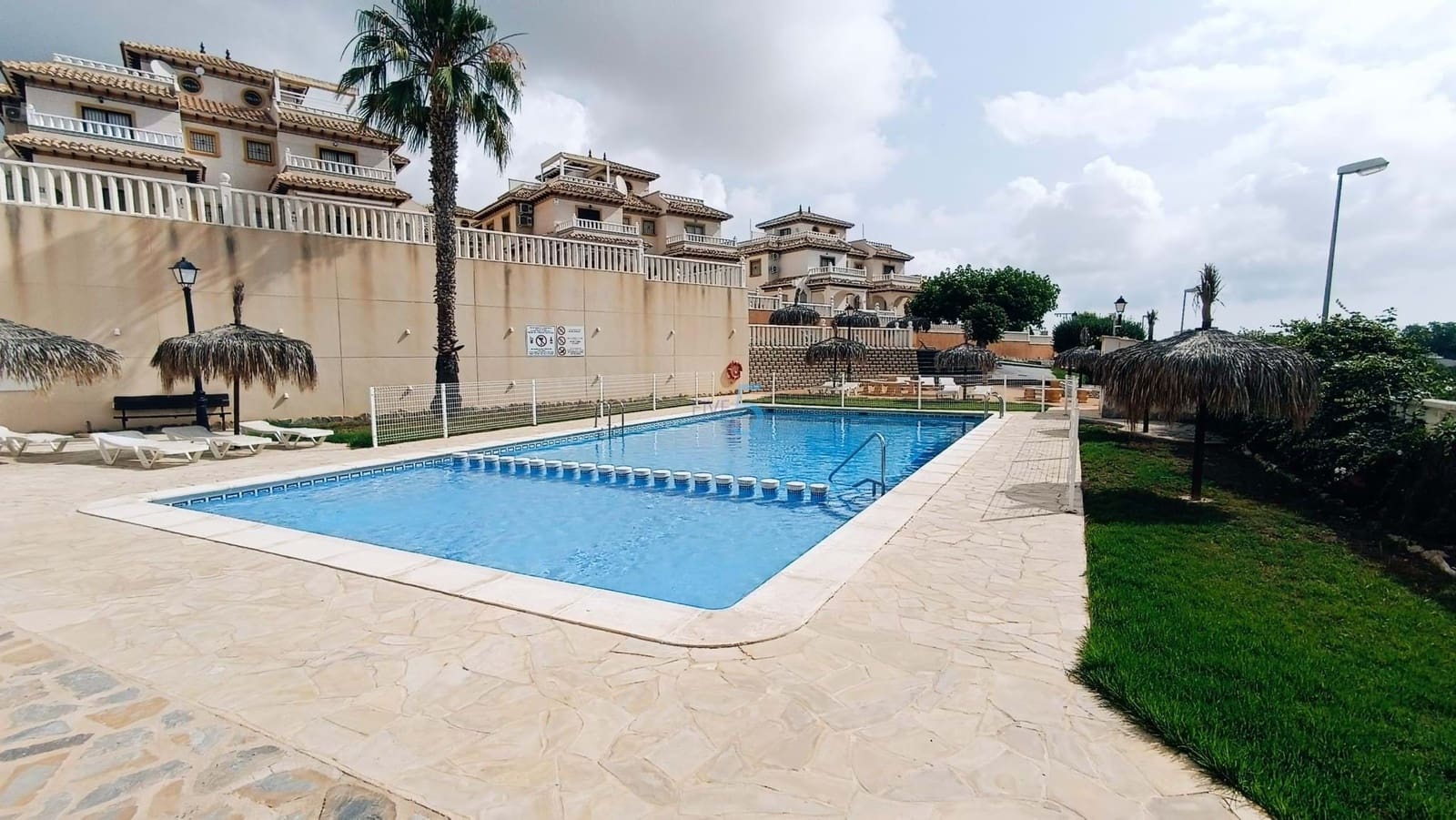 3 soverom Hus til salgs i Orihuela Costa med svømmebasseng - € 225 000 (Ref: 7593062)