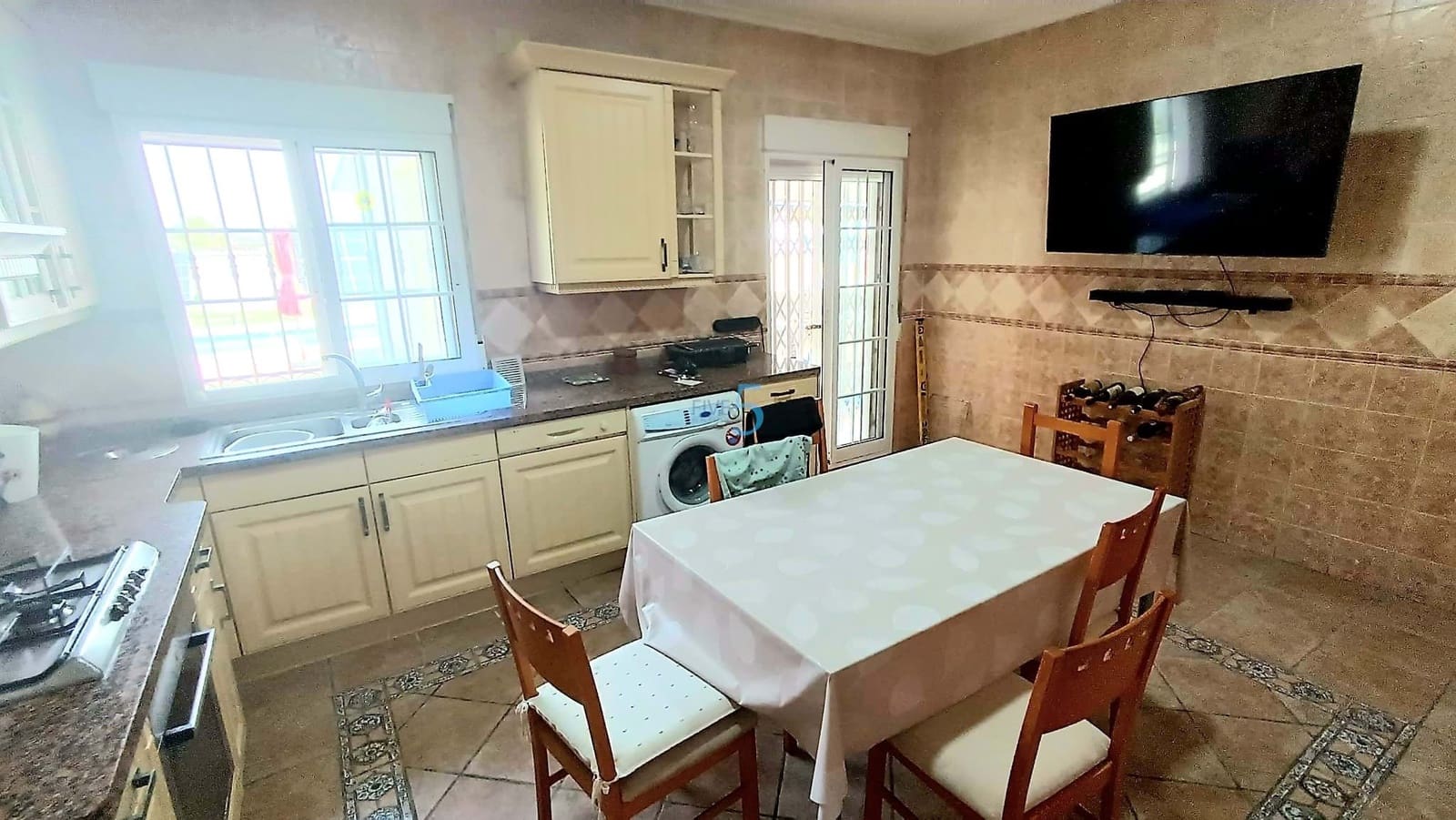 8 bedroom Villa for sale in Rojales with pool garage - € 400,000 (Ref: 7736951)