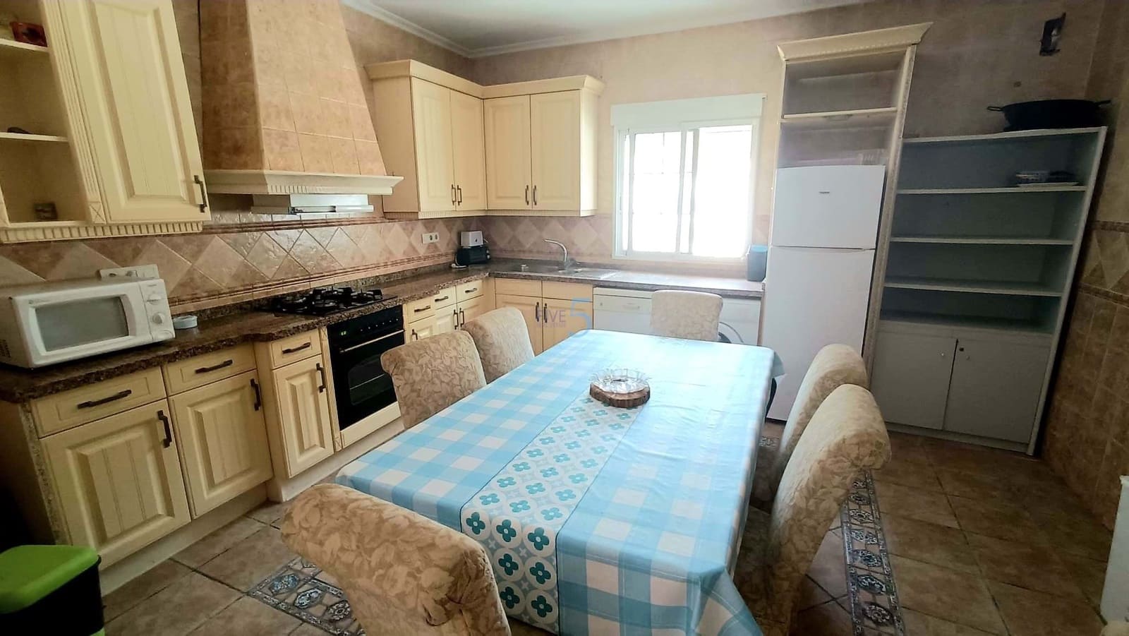 8 bedroom Villa for sale in Rojales with pool garage - € 400,000 (Ref: 7736951)