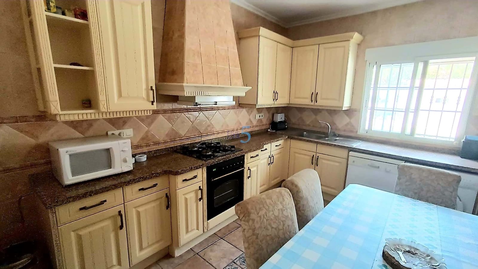 8 bedroom Villa for sale in Rojales with pool garage - € 400,000 (Ref: 7736951)