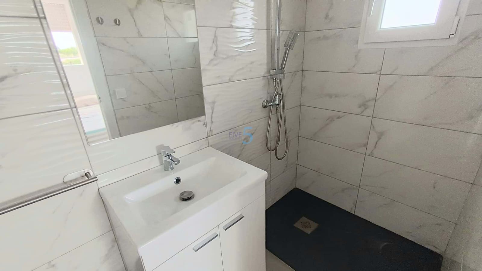 8 bedroom Villa for sale in Rojales with pool garage - € 400,000 (Ref: 7736951)