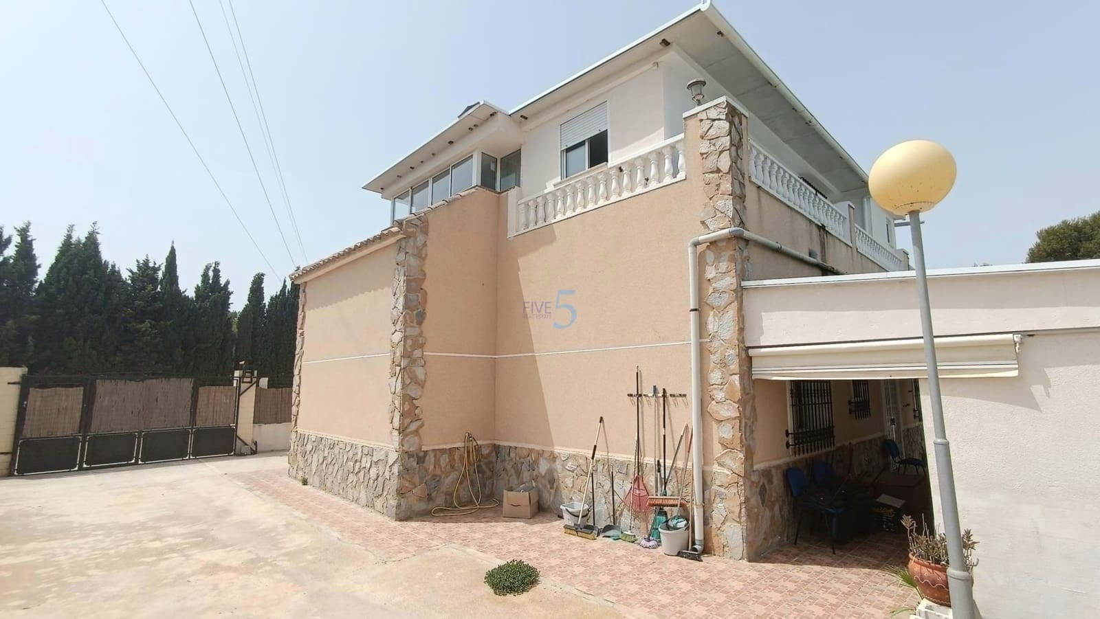 8 bedroom Villa for sale in Rojales with pool garage - € 400,000 (Ref: 7736951)