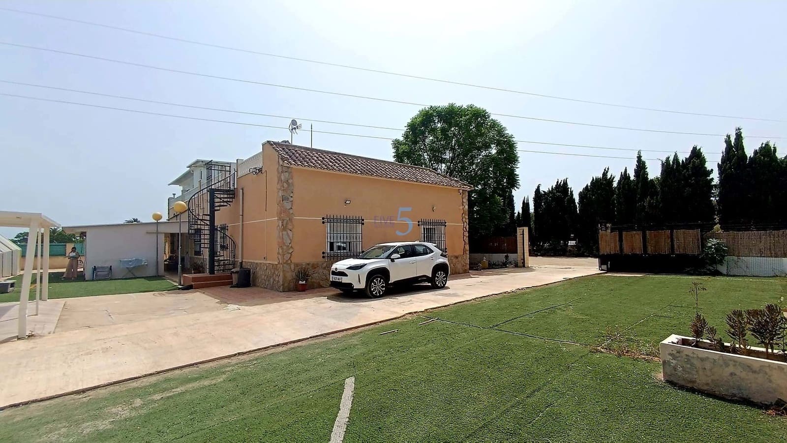 8 bedroom Villa for sale in Rojales with pool garage - € 400,000 (Ref: 7736951)