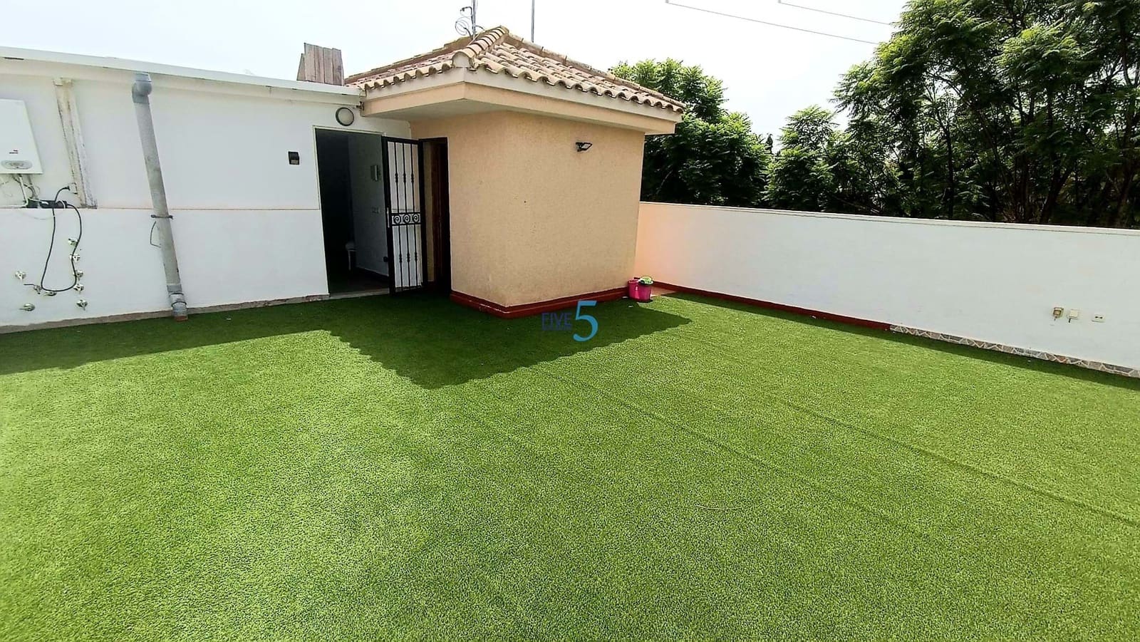 8 bedroom Villa for sale in Rojales with pool garage - € 400,000 (Ref: 7736951)