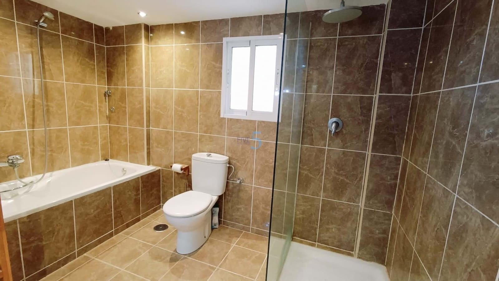 4 chambre Villa/Maison à vendre à Villamartin avec piscine - 345 000 € (Ref: 7947979)