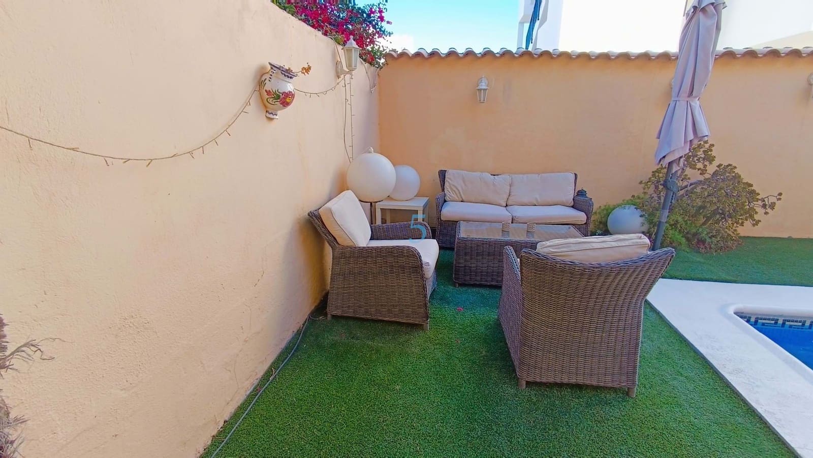 4 chambre Villa/Maison à vendre à Villamartin avec piscine - 345 000 € (Ref: 7947979)