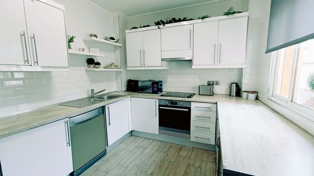 Chalet de 4 habitaciones en La Zenia, Orihuela en venta con piscina garaje - 399.000 € (Ref: 8088556)