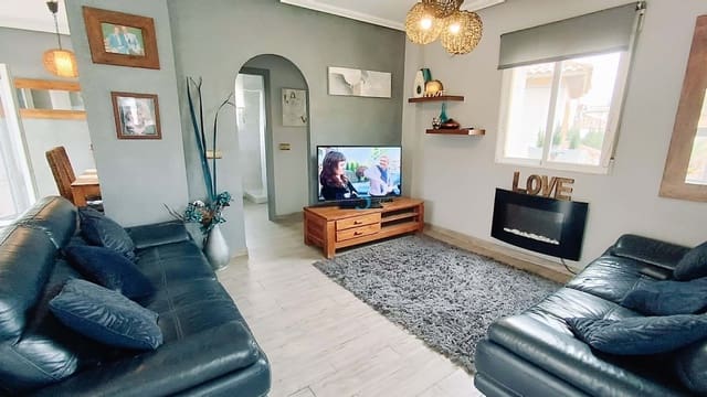 Chalet de 4 habitaciones en La Zenia, Orihuela en venta con piscina garaje - 399.000 € (Ref: 8088556)