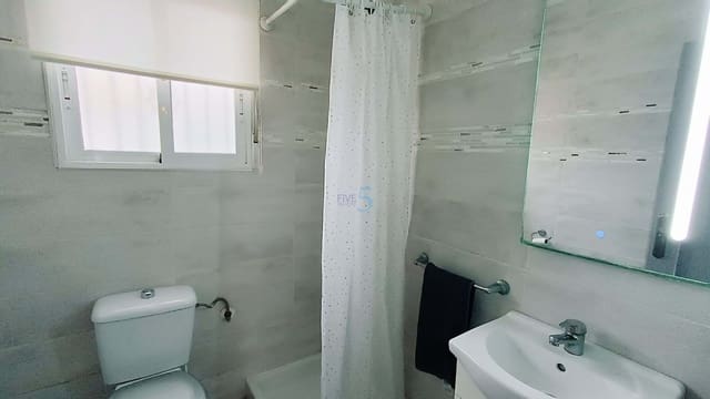 Chalet de 4 habitaciones en La Zenia, Orihuela en venta con piscina garaje - 399.000 € (Ref: 8088556)