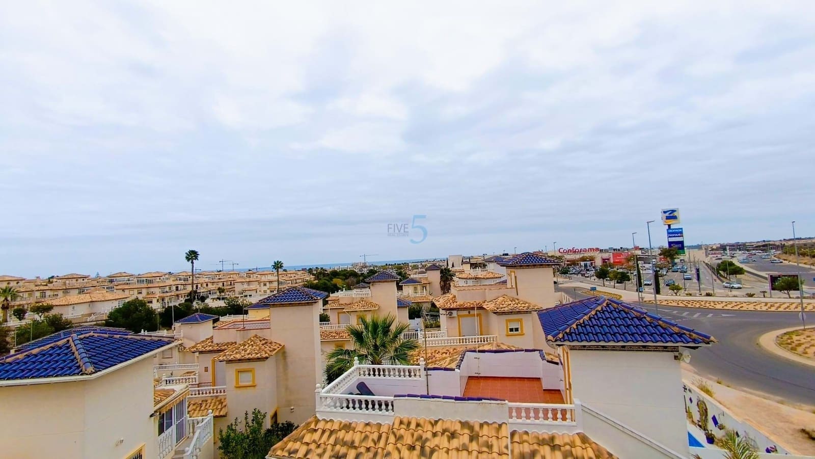 4 sypialnia Willa na sprzedaż w La Zenia z basenem garażem - 399 000 € (Ref: 8088556)