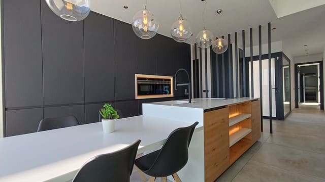 4 chambre Villa/Maison à vendre à Ciudad Quesada, Rojales avec piscine garage - 740 000 € (Ref: 8134167)