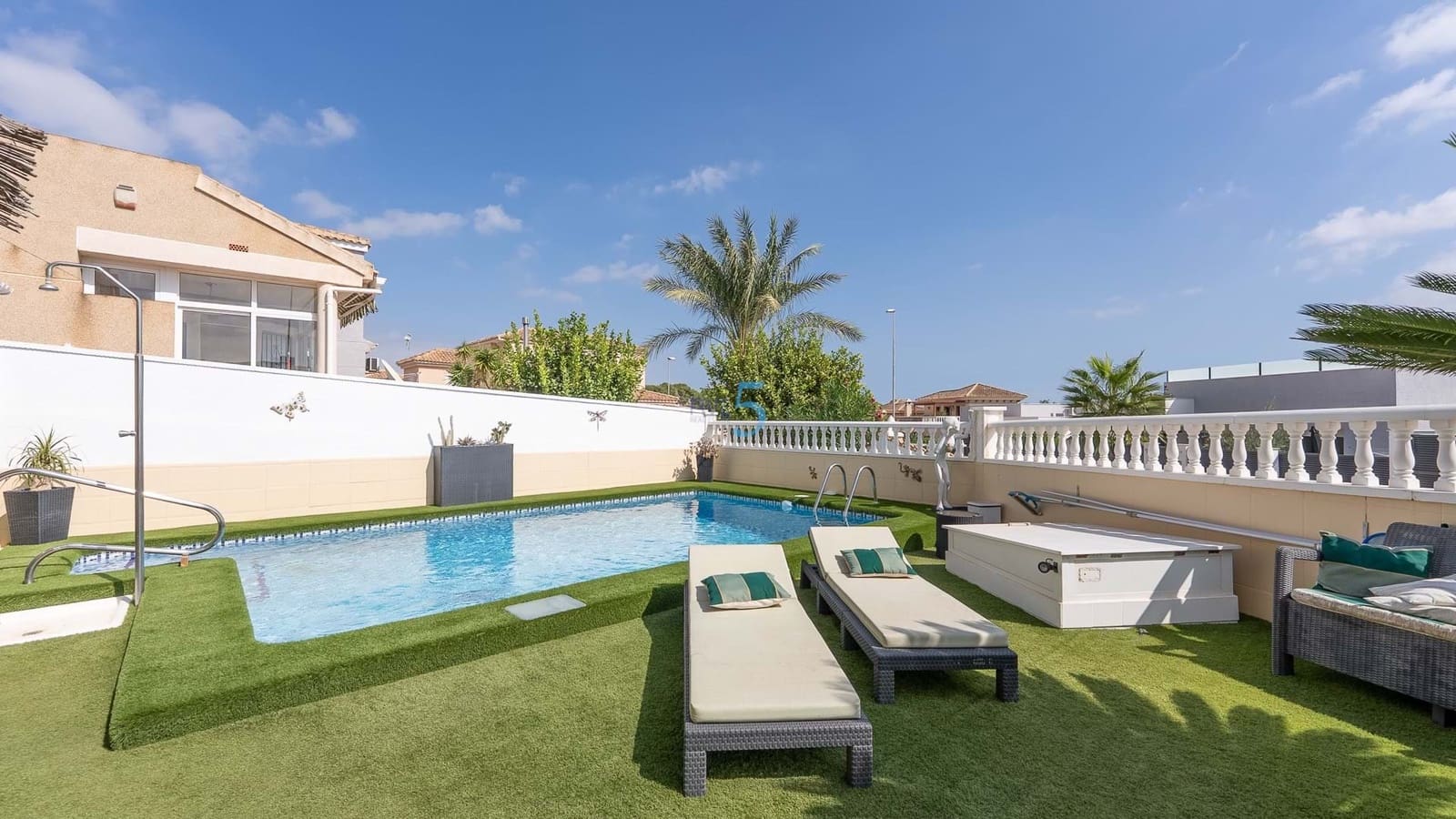 4 soveværelse Villa til salg i Pinar de Campoverde med swimmingpool - € 359.950 (Ref: 8296909)