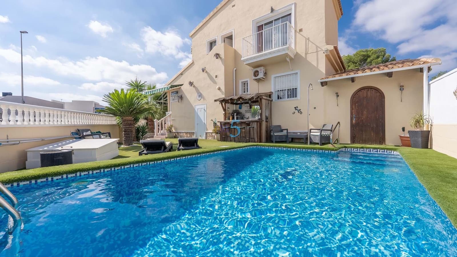 4 soveværelse Villa til salg i Pinar de Campoverde med swimmingpool - € 359.950 (Ref: 8296909)