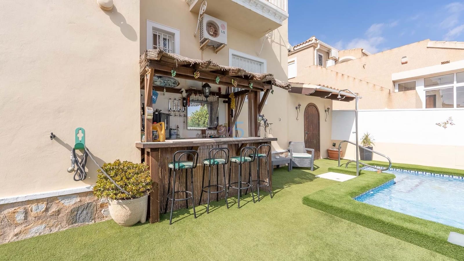 4 soveværelse Villa til salg i Pinar de Campoverde med swimmingpool - € 359.950 (Ref: 8296909)