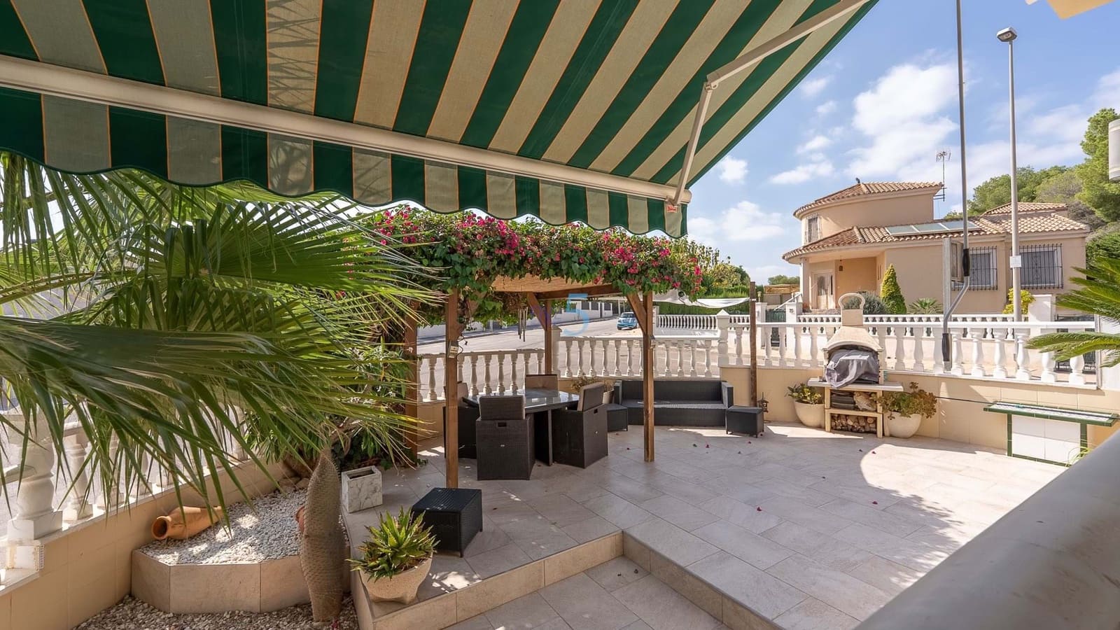 4 soveværelse Villa til salg i Pinar de Campoverde med swimmingpool - € 359.950 (Ref: 8296909)