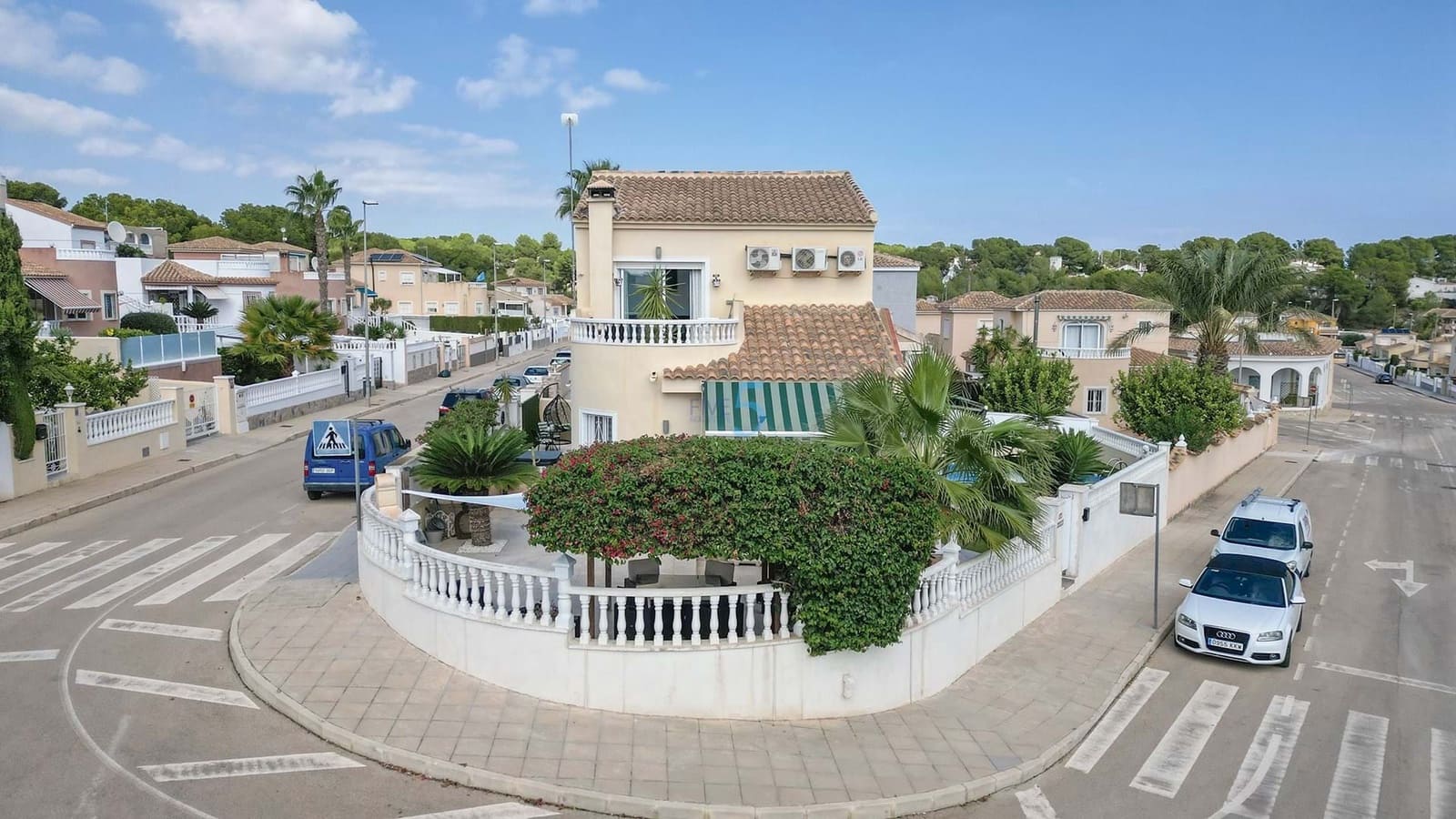 4 soveværelse Villa til salg i Pinar de Campoverde med swimmingpool - € 359.950 (Ref: 8296909)