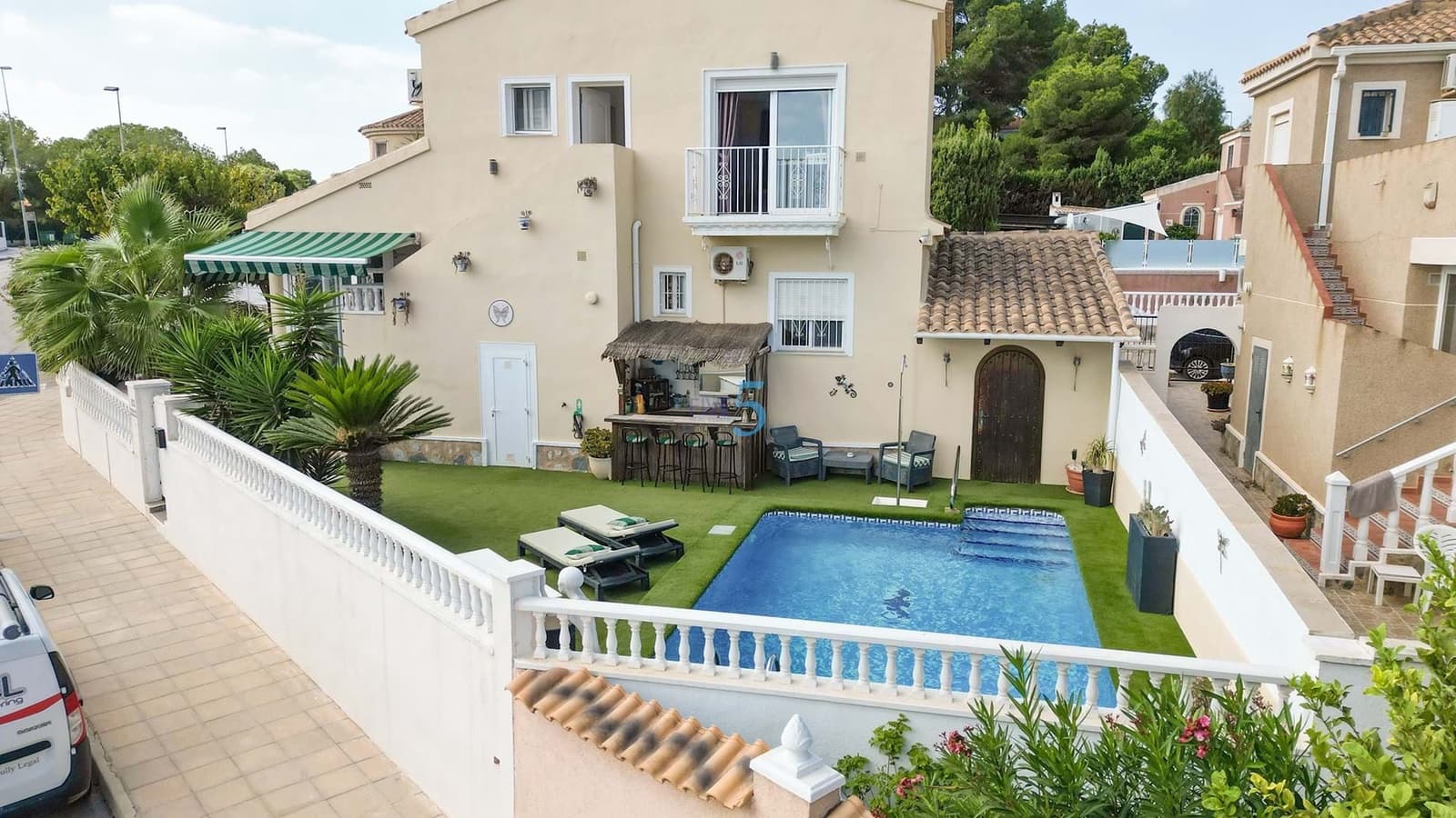 4 soveværelse Villa til salg i Pinar de Campoverde med swimmingpool - € 359.950 (Ref: 8296909)