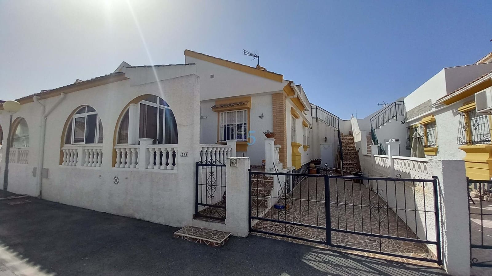 2 quarto Bungalow para venda em Guardamar del Segura com piscina garagem - 125 000 € (Ref: 8318738)